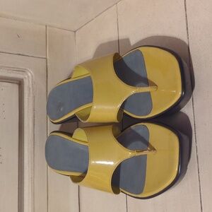 Beautiful Nine West platform thongs size 9